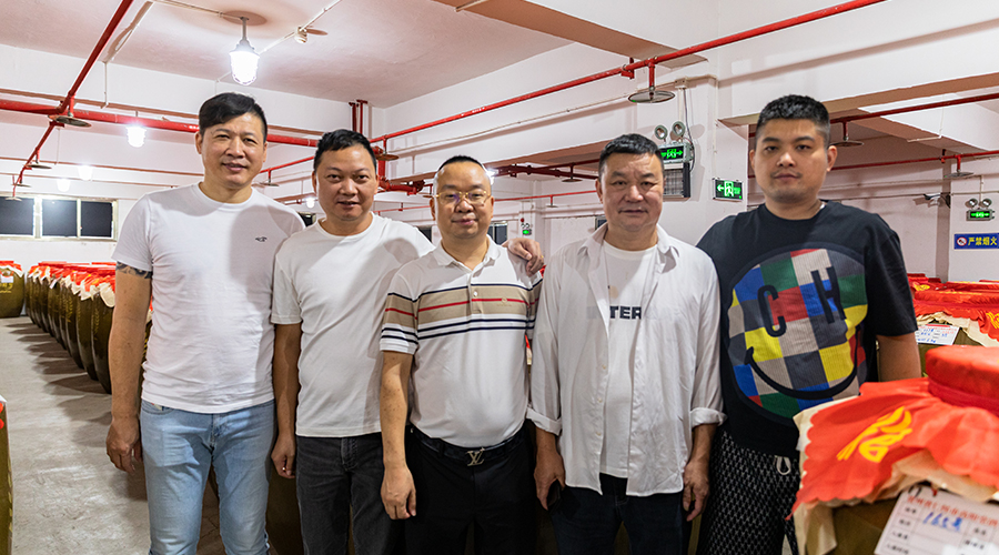 热烈欢迎福建厦门李总、吴总、邹总、刘总莅临酒厂指导工作